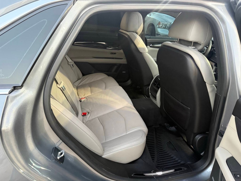 Cadillac CT6 Sedan Vehicle Full-screen Gallery Image 15