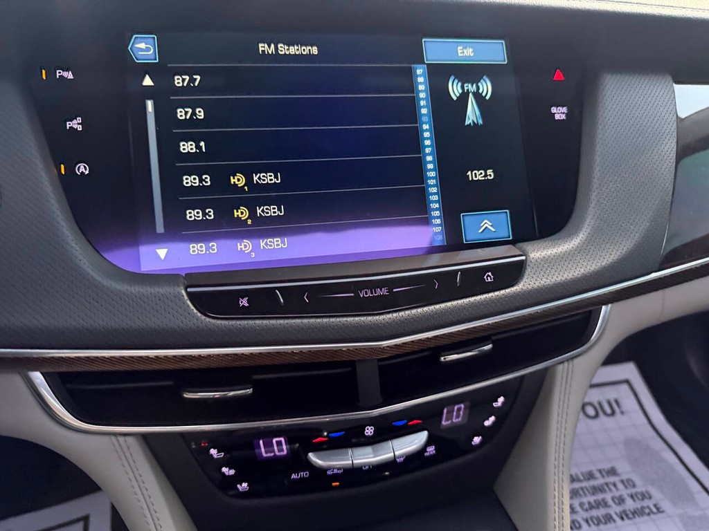 Cadillac CT6 Sedan Vehicle Full-screen Gallery Image 28