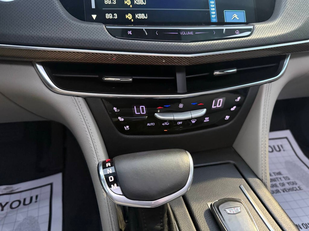 Cadillac CT6 Sedan Vehicle Full-screen Gallery Image 29