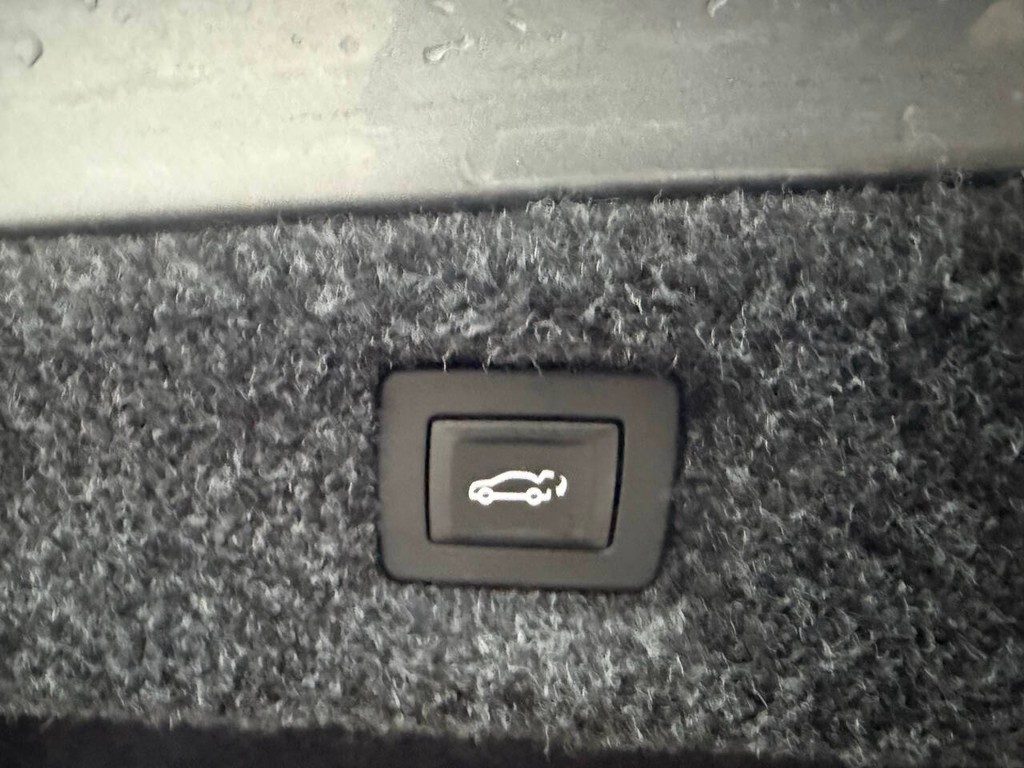 Cadillac CT6 Sedan Vehicle Full-screen Gallery Image 38