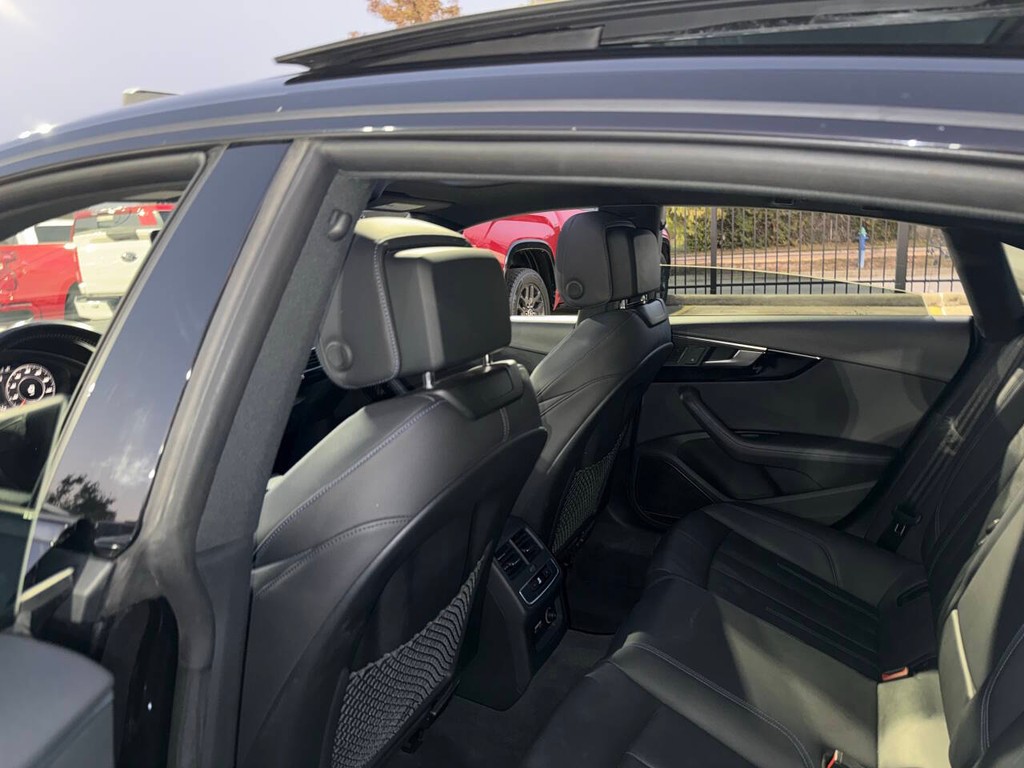 Audi A5 Sportback Vehicle Full-screen Gallery Image 12