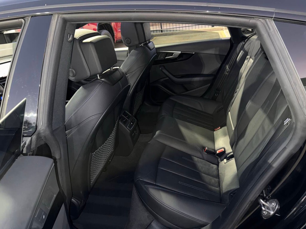 Audi A5 Sportback Vehicle Full-screen Gallery Image 13