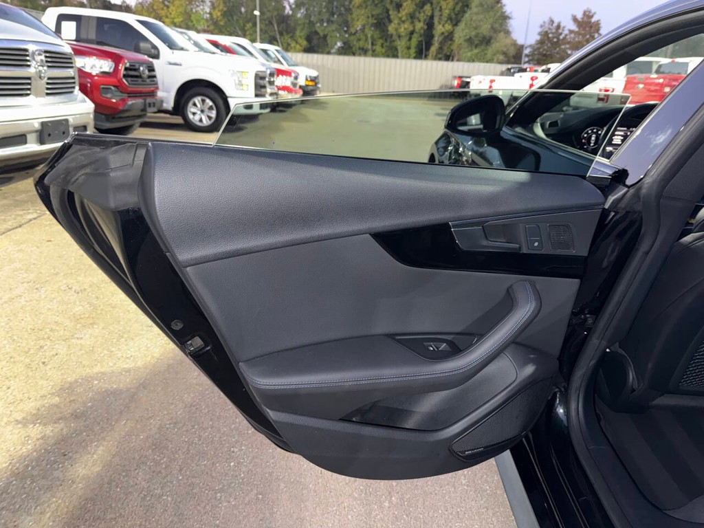 Audi A5 Sportback Vehicle Full-screen Gallery Image 14