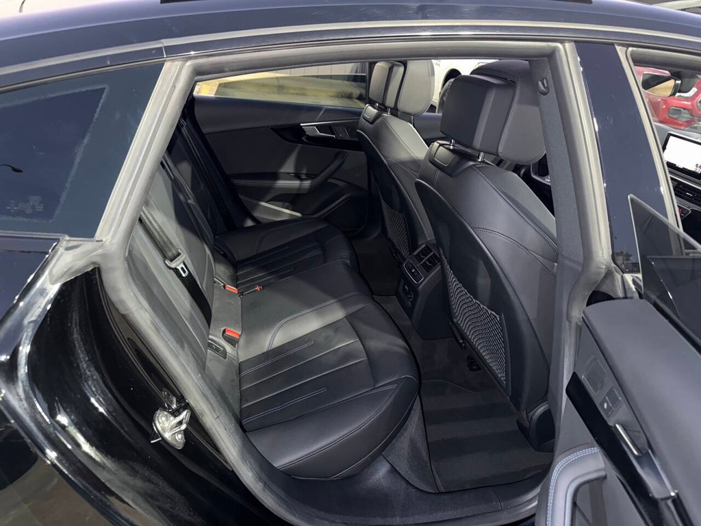 Audi A5 Sportback Vehicle Full-screen Gallery Image 15