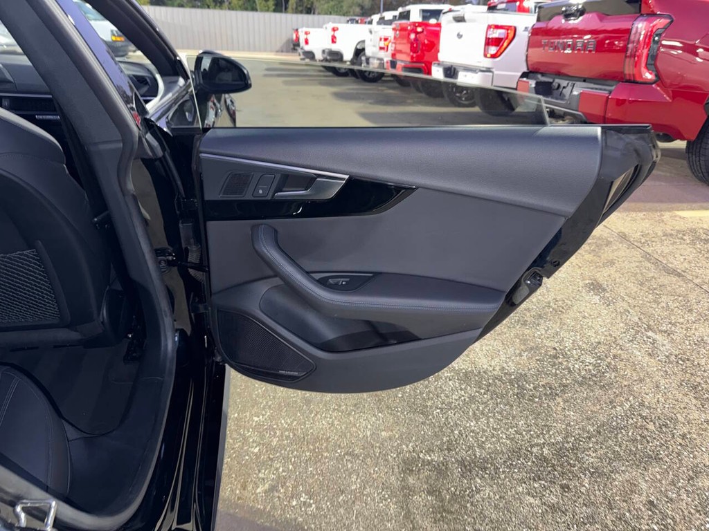 Audi A5 Sportback Vehicle Full-screen Gallery Image 16