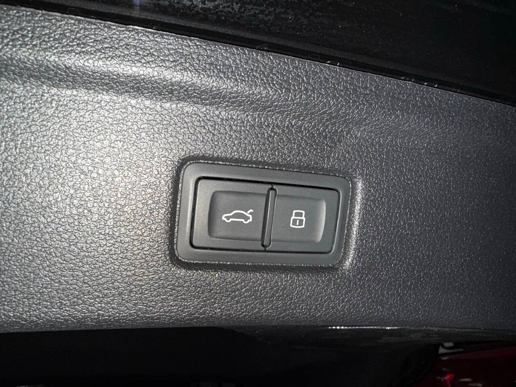 Audi A5 Sportback Vehicle Full-screen Gallery Image 38