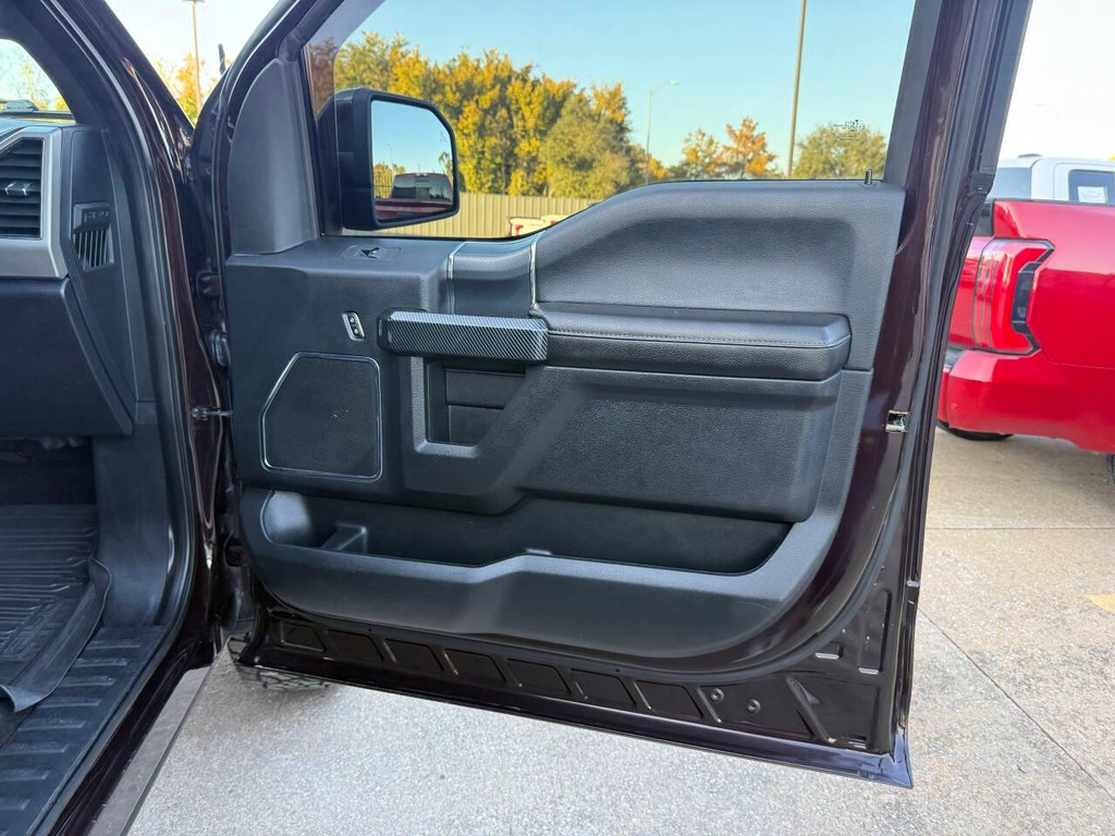 Ford F-150 Vehicle Full-screen Gallery Image 12