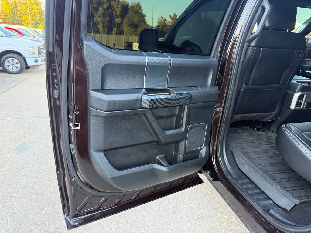 Ford F-150 Vehicle Full-screen Gallery Image 15