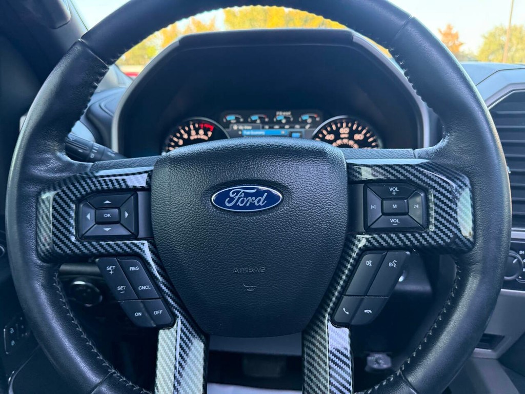 Ford F-150 Vehicle Full-screen Gallery Image 24