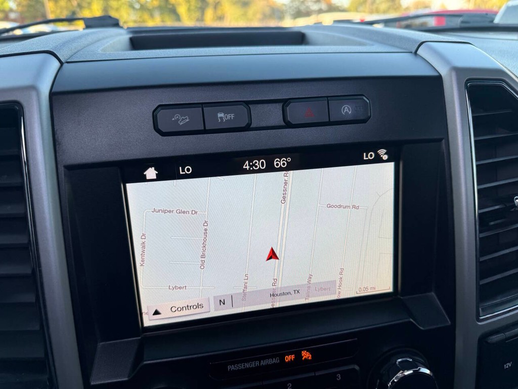 Ford F-150 Vehicle Full-screen Gallery Image 26