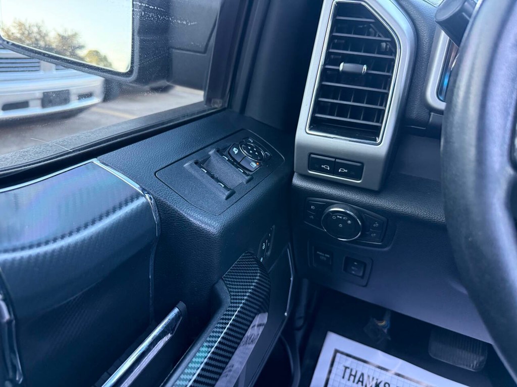 Ford F-150 Vehicle Full-screen Gallery Image 30