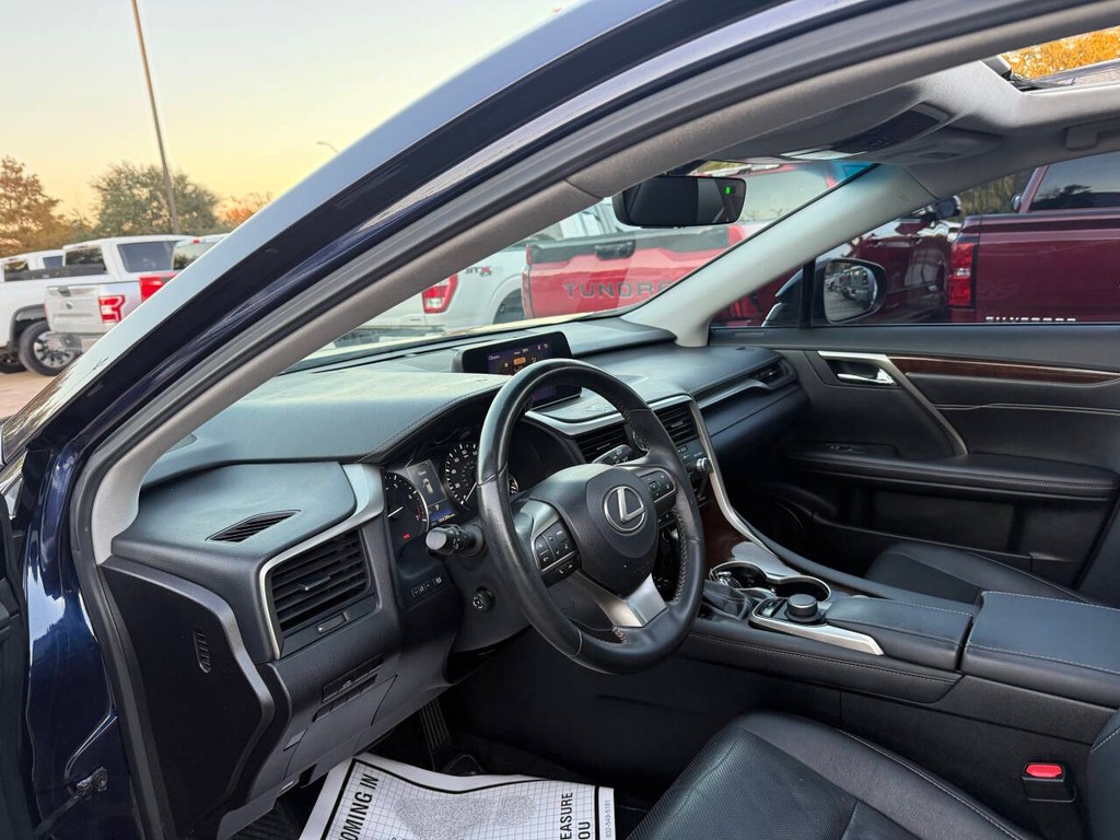 Lexus RX 350 Vehicle Full-screen Gallery Image 06