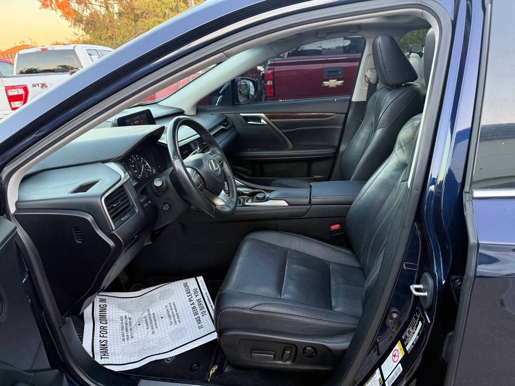 Lexus RX 350 Vehicle Full-screen Gallery Image 07