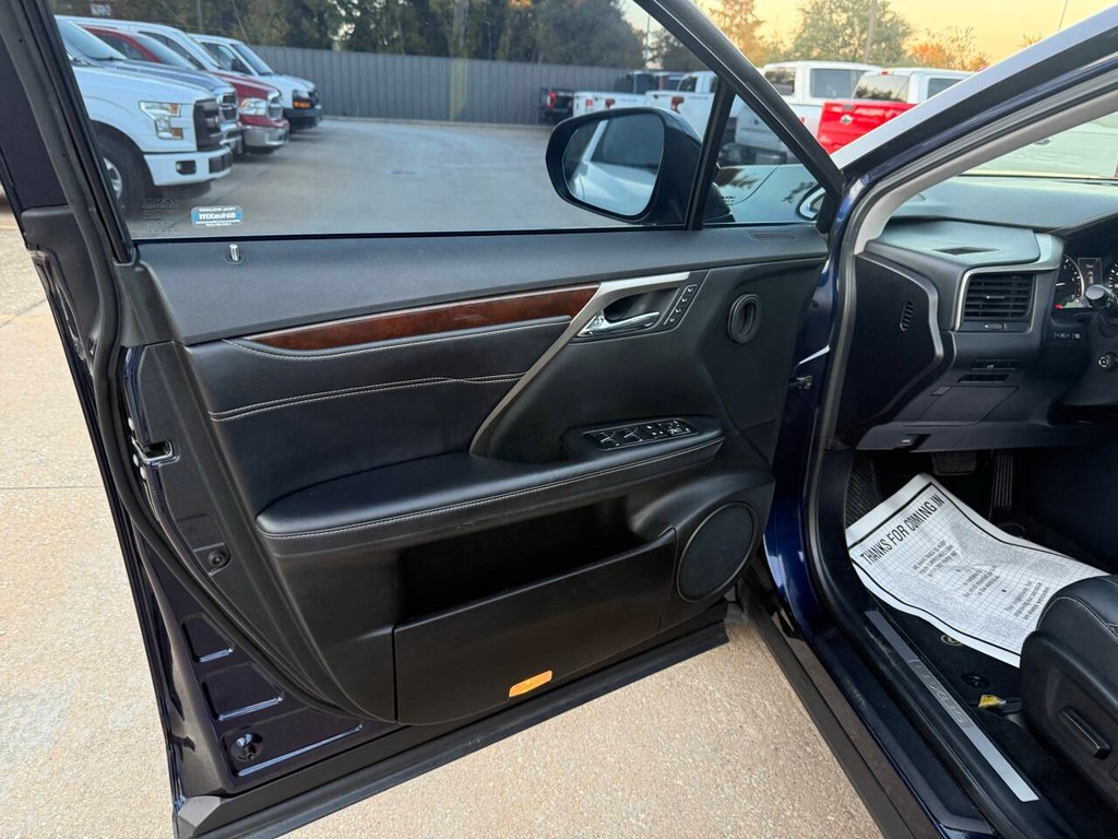 Lexus RX 350 Vehicle Full-screen Gallery Image 08