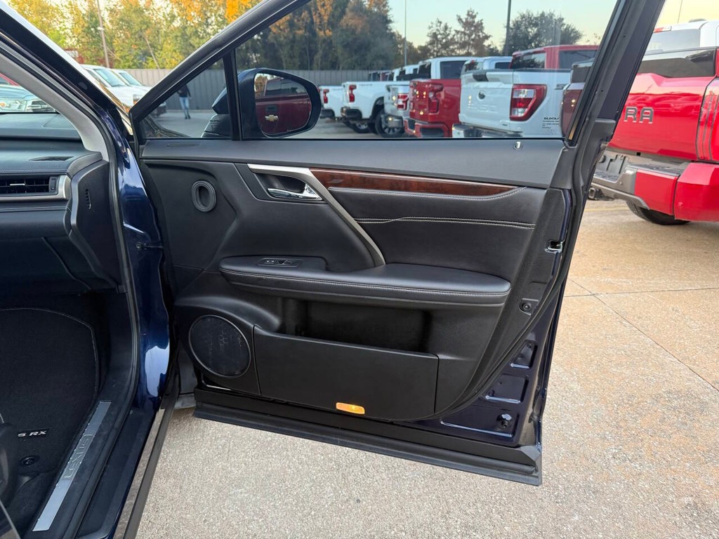 Lexus RX 350 Vehicle Full-screen Gallery Image 11