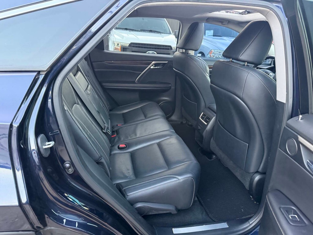 Lexus RX 350 Vehicle Full-screen Gallery Image 15