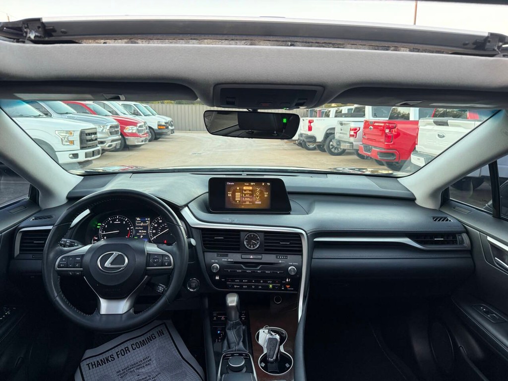 Lexus RX 350 Vehicle Full-screen Gallery Image 17