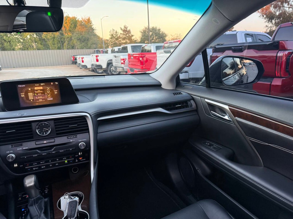 Lexus RX 350 Vehicle Full-screen Gallery Image 20