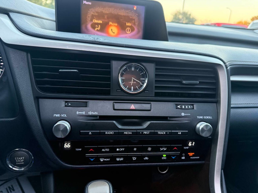 Lexus RX 350 Vehicle Full-screen Gallery Image 28