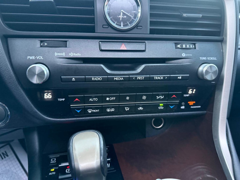 Lexus RX 350 Vehicle Full-screen Gallery Image 29