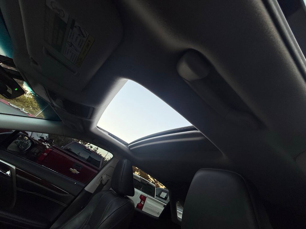 Lexus RX 350 Vehicle Full-screen Gallery Image 32