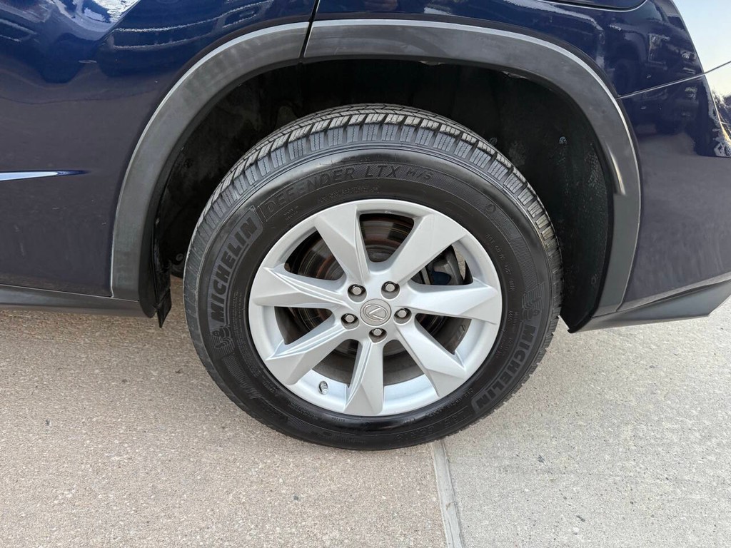 Lexus RX 350 Vehicle Full-screen Gallery Image 37