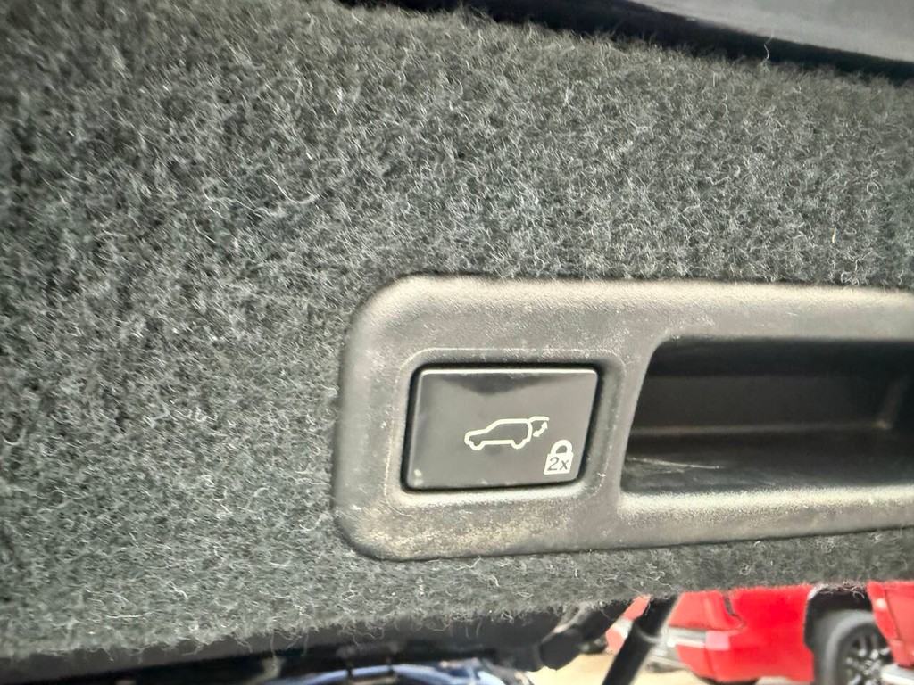 Lexus RX 350 Vehicle Full-screen Gallery Image 39