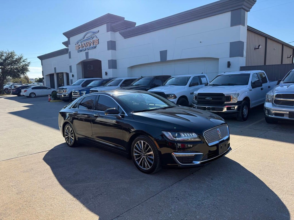 Lincoln MKZ Vehicle Full-screen Gallery Image 02