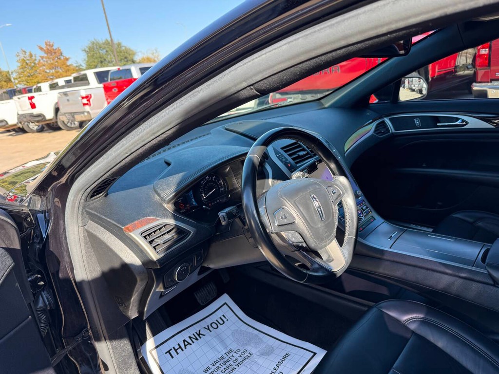 Lincoln MKZ Vehicle Full-screen Gallery Image 06