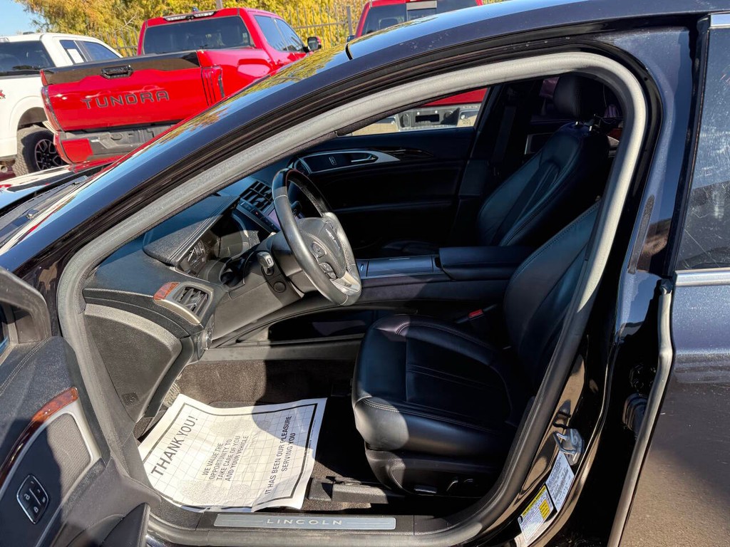 Lincoln MKZ Vehicle Full-screen Gallery Image 07