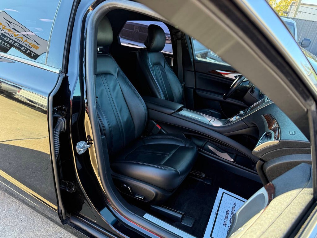 Lincoln MKZ Vehicle Full-screen Gallery Image 10