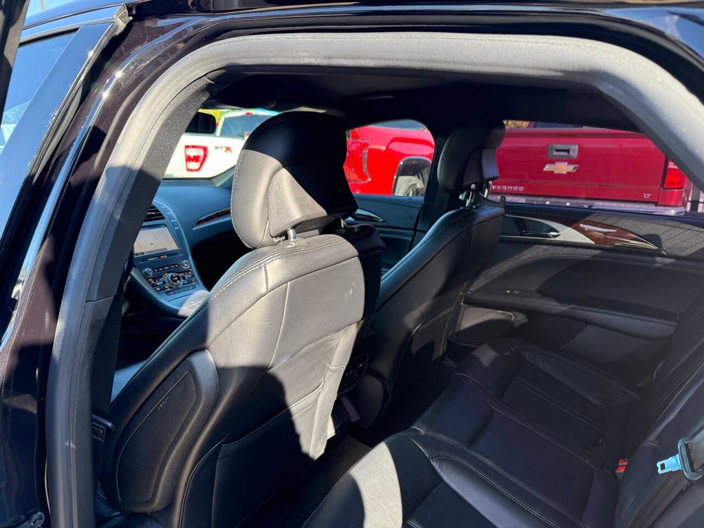 Lincoln MKZ Vehicle Full-screen Gallery Image 12