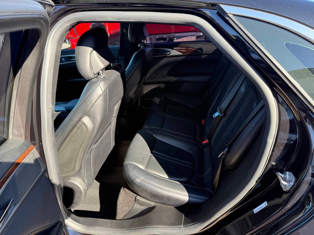 Lincoln MKZ Vehicle Full-screen Gallery Image 13