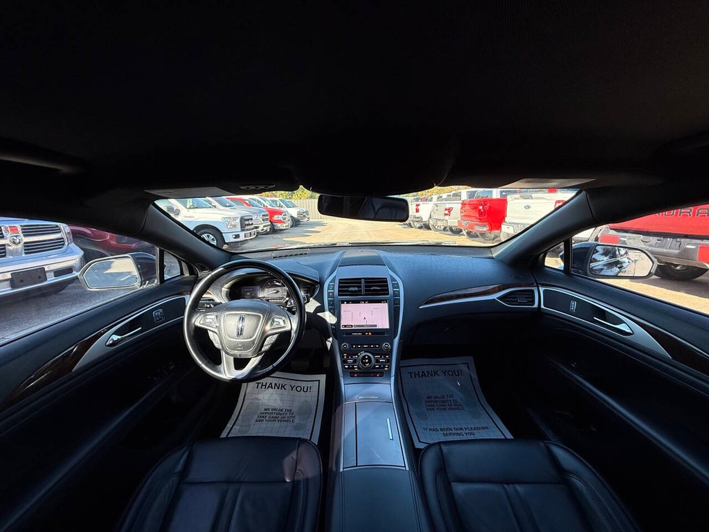 Lincoln MKZ Vehicle Full-screen Gallery Image 18