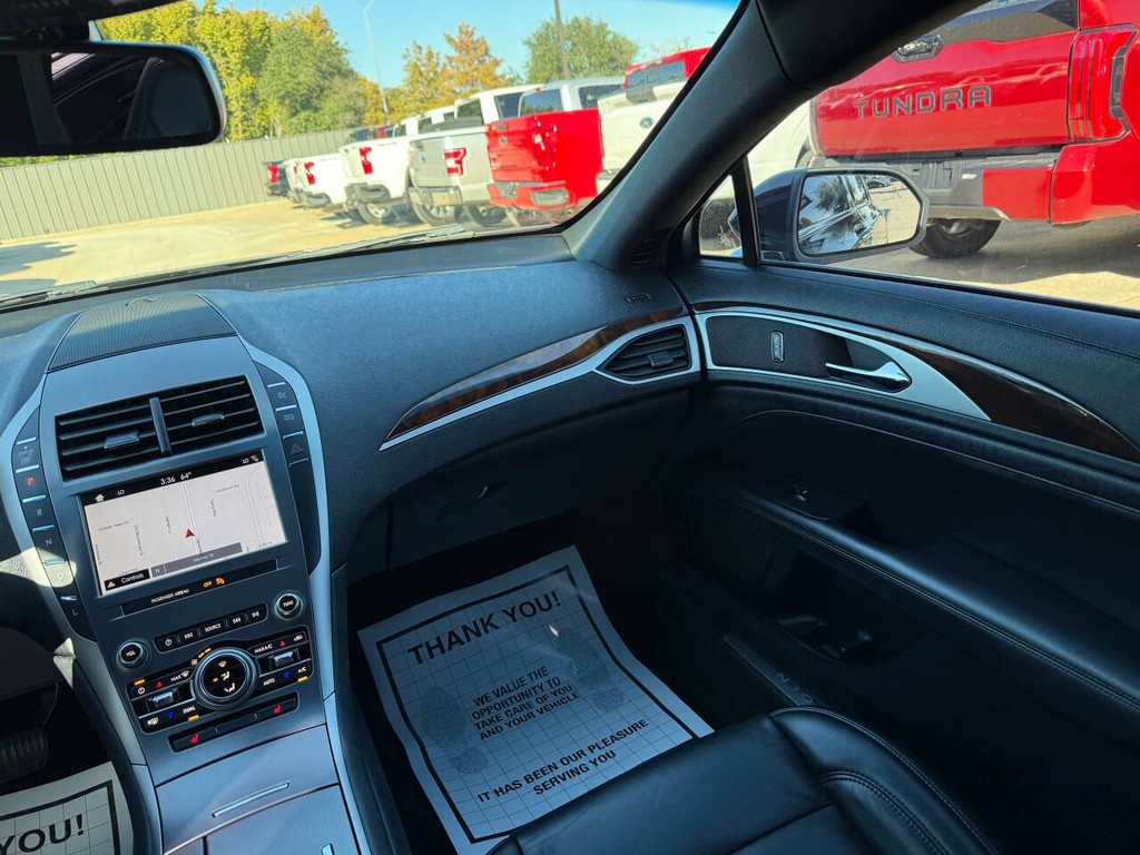 Lincoln MKZ Vehicle Full-screen Gallery Image 20