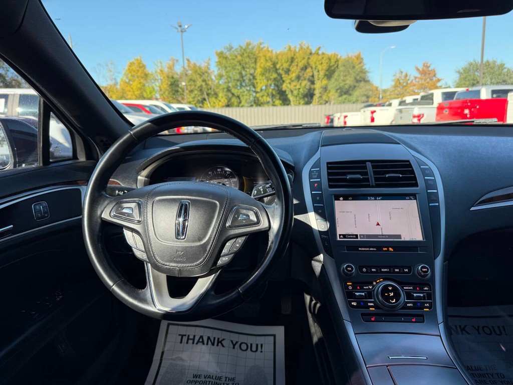 Lincoln MKZ Vehicle Full-screen Gallery Image 21