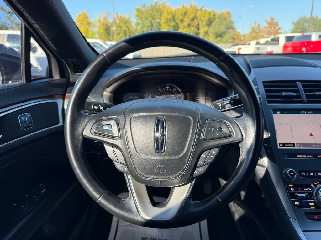 Lincoln MKZ Vehicle Full-screen Gallery Image 22