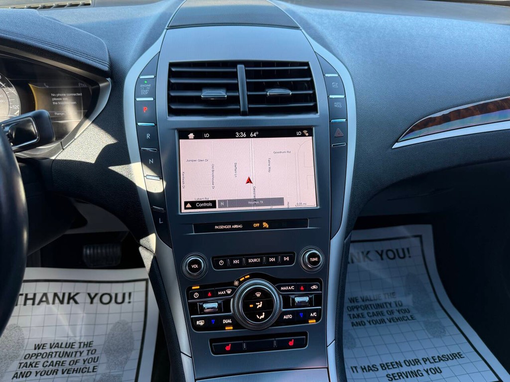 Lincoln MKZ Vehicle Full-screen Gallery Image 24