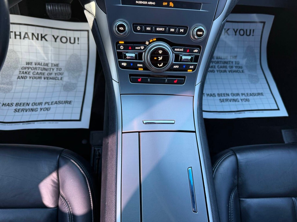 Lincoln MKZ Vehicle Full-screen Gallery Image 29