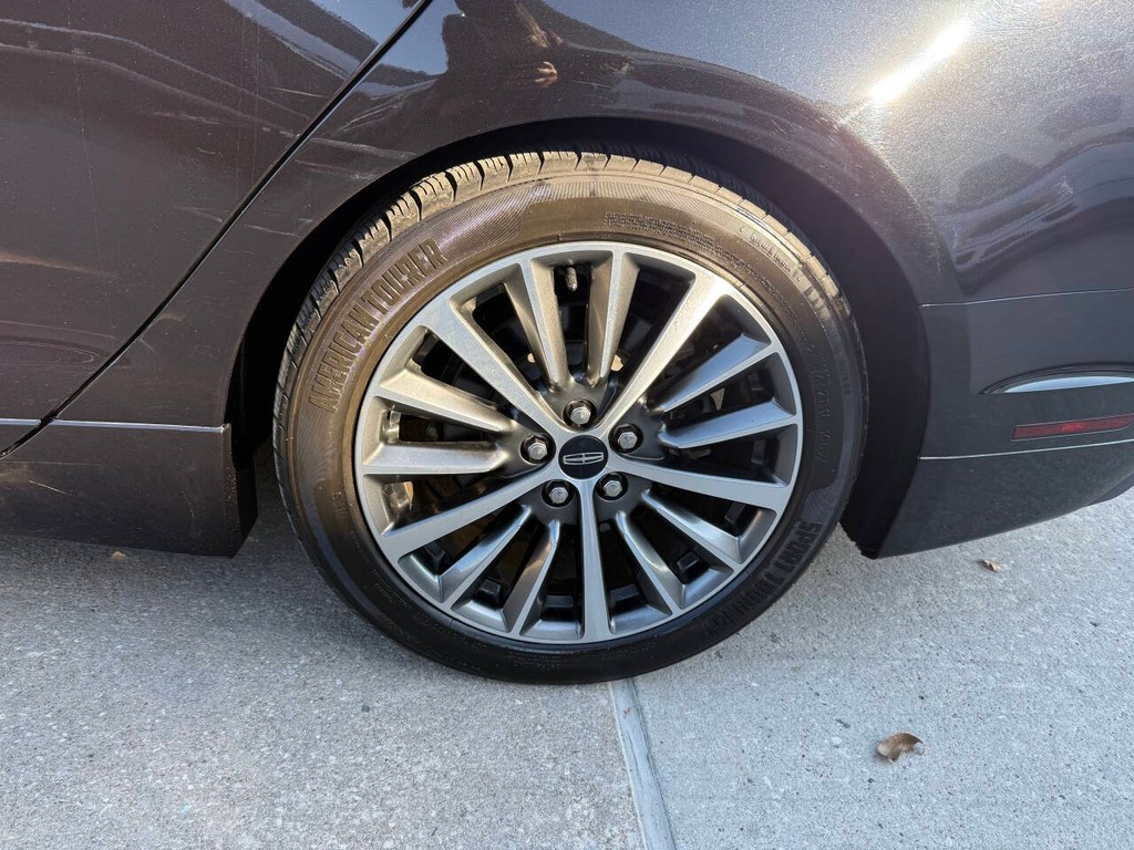 Lincoln MKZ Vehicle Full-screen Gallery Image 35