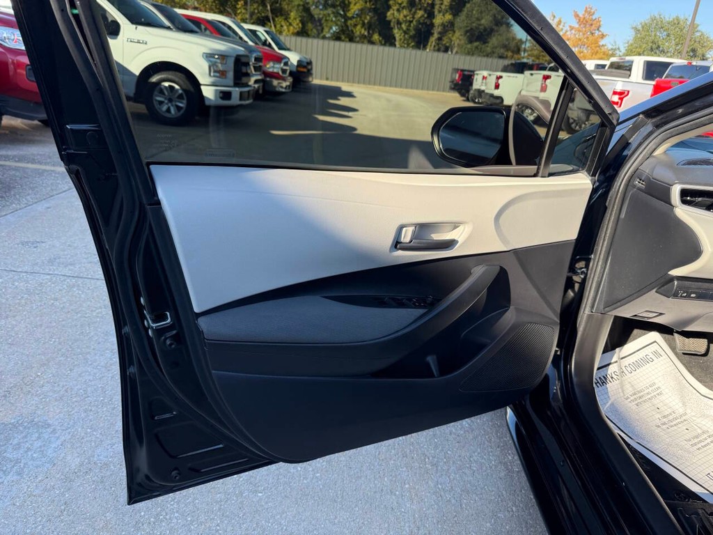 Toyota Corolla Vehicle Full-screen Gallery Image 08