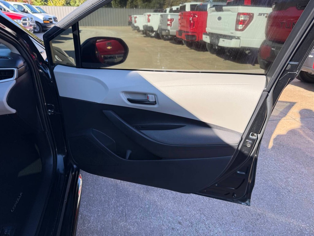 Toyota Corolla Vehicle Full-screen Gallery Image 11