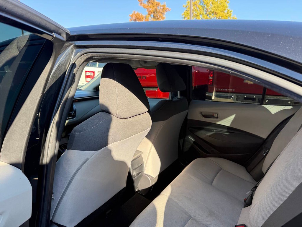 Toyota Corolla Vehicle Full-screen Gallery Image 12