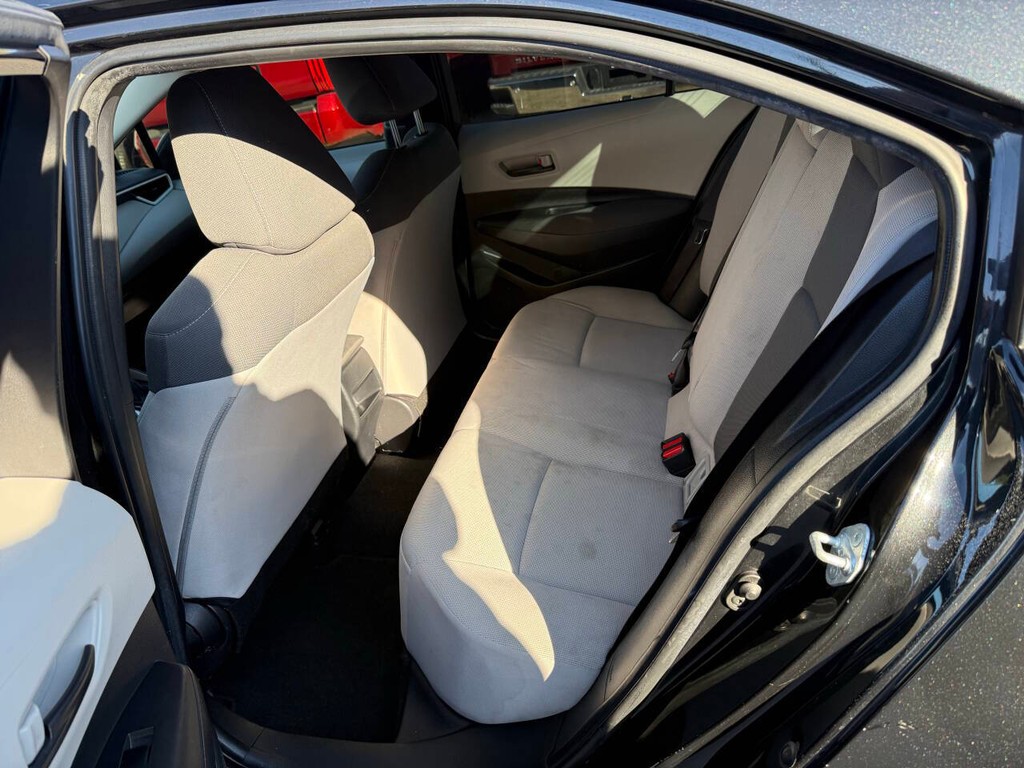 Toyota Corolla Vehicle Full-screen Gallery Image 13