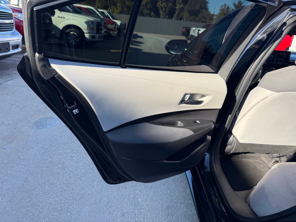 Toyota Corolla Vehicle Full-screen Gallery Image 14