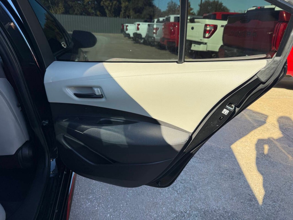 Toyota Corolla Vehicle Full-screen Gallery Image 16