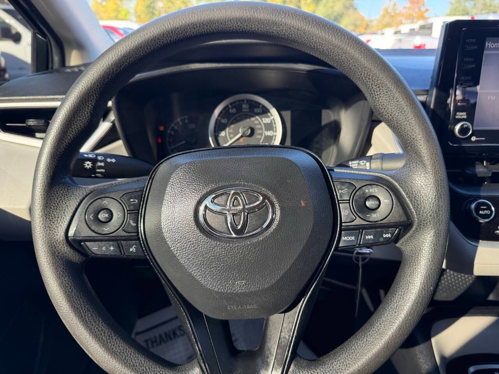 Toyota Corolla Vehicle Full-screen Gallery Image 23