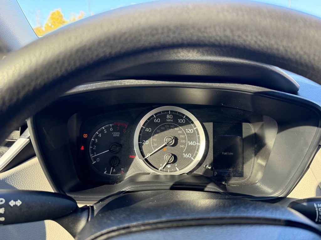 Toyota Corolla Vehicle Full-screen Gallery Image 28