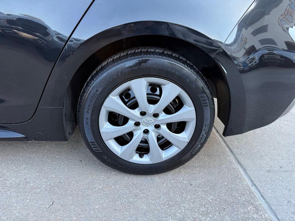 Toyota Corolla Vehicle Full-screen Gallery Image 32