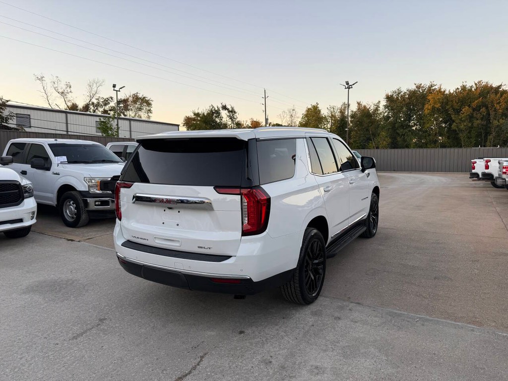 GMC Yukon Vehicle Full-screen Gallery Image 05